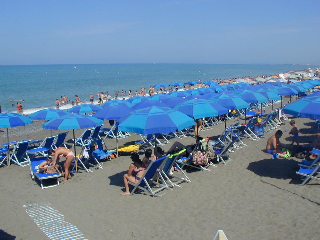 Camping Free Beach Marina Di Bibbona Bagian luar foto
